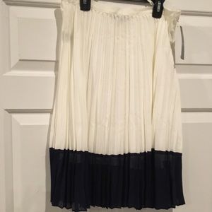 Pleated color block skirt